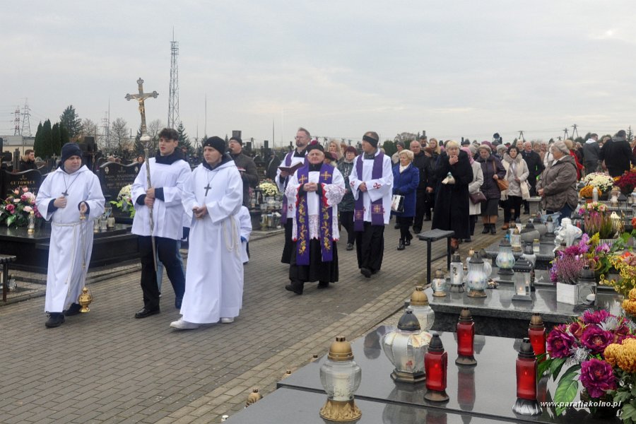 078 Procesja na nowym cmentarzu.jpg